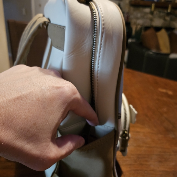 Disney Backpack with removable coin purse - Oliver and Company - Picture 7 of 8